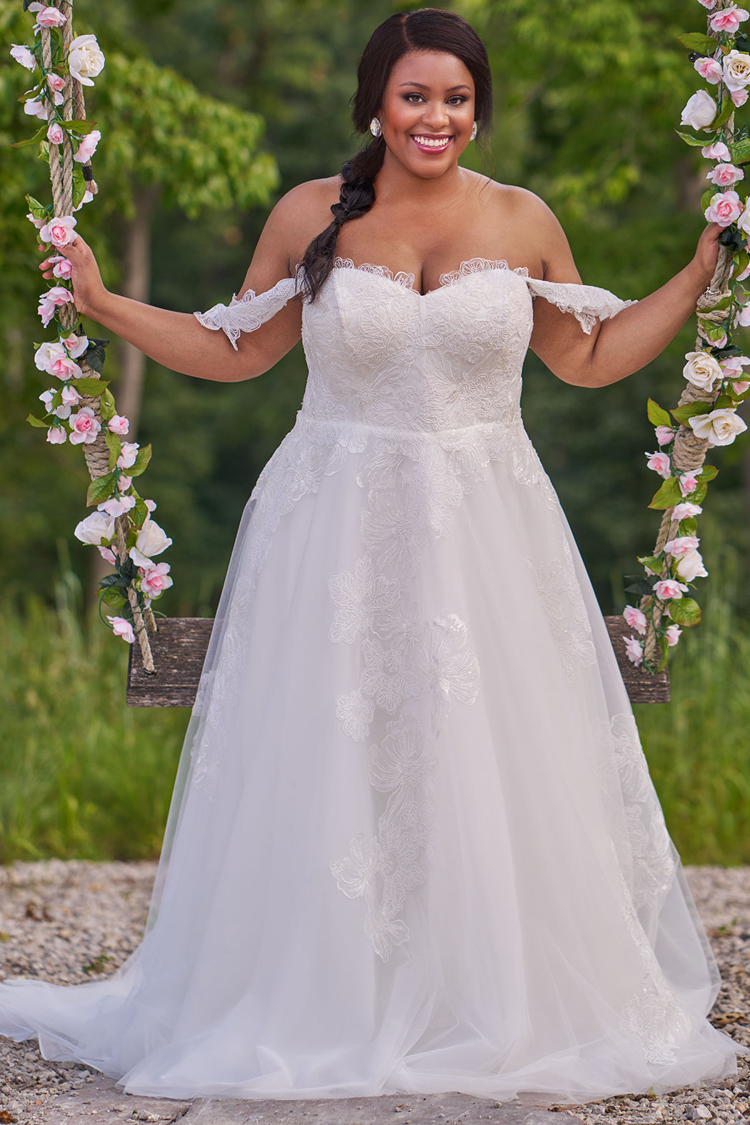 Plus Size Ivory Wedding Gown with spectacular lace on sale patern fits size 26-32