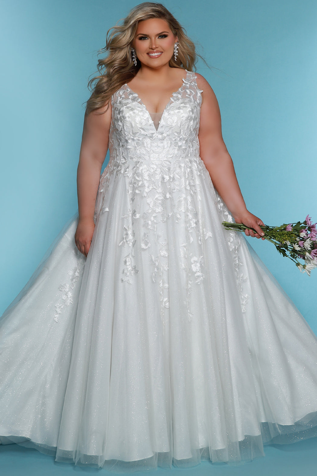 Willa Lace & Sparkle Curvy Wedding Dress Ivory / 32 Willa Lace & Sparkle Curvy Wedding Dress Ivory / 32