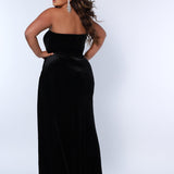 Sydney’s Closet SC7342 Black. Slim/Fitted silhouette, strapless with optional spaghetti straps. Modified Basque waist, exposed corset boning on bodice and a ruched waist. Stretch velvet, with high slit and sweep train.
