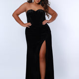 Sydney’s Closet SC7342 Black. Slim/Fitted silhouette, strapless with optional spaghetti straps. Modified Basque waist, exposed corset boning on bodice and a ruched waist. Stretch velvet, with high slit and sweep train.