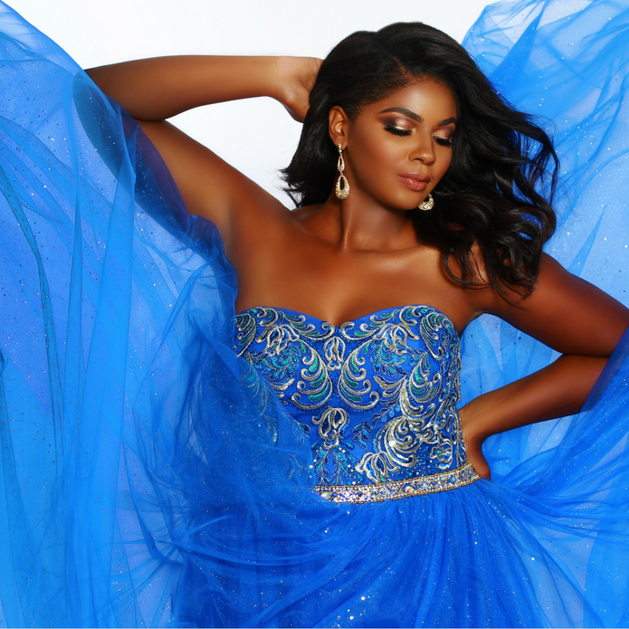 Q&A with Plus-Size Model Schnaya