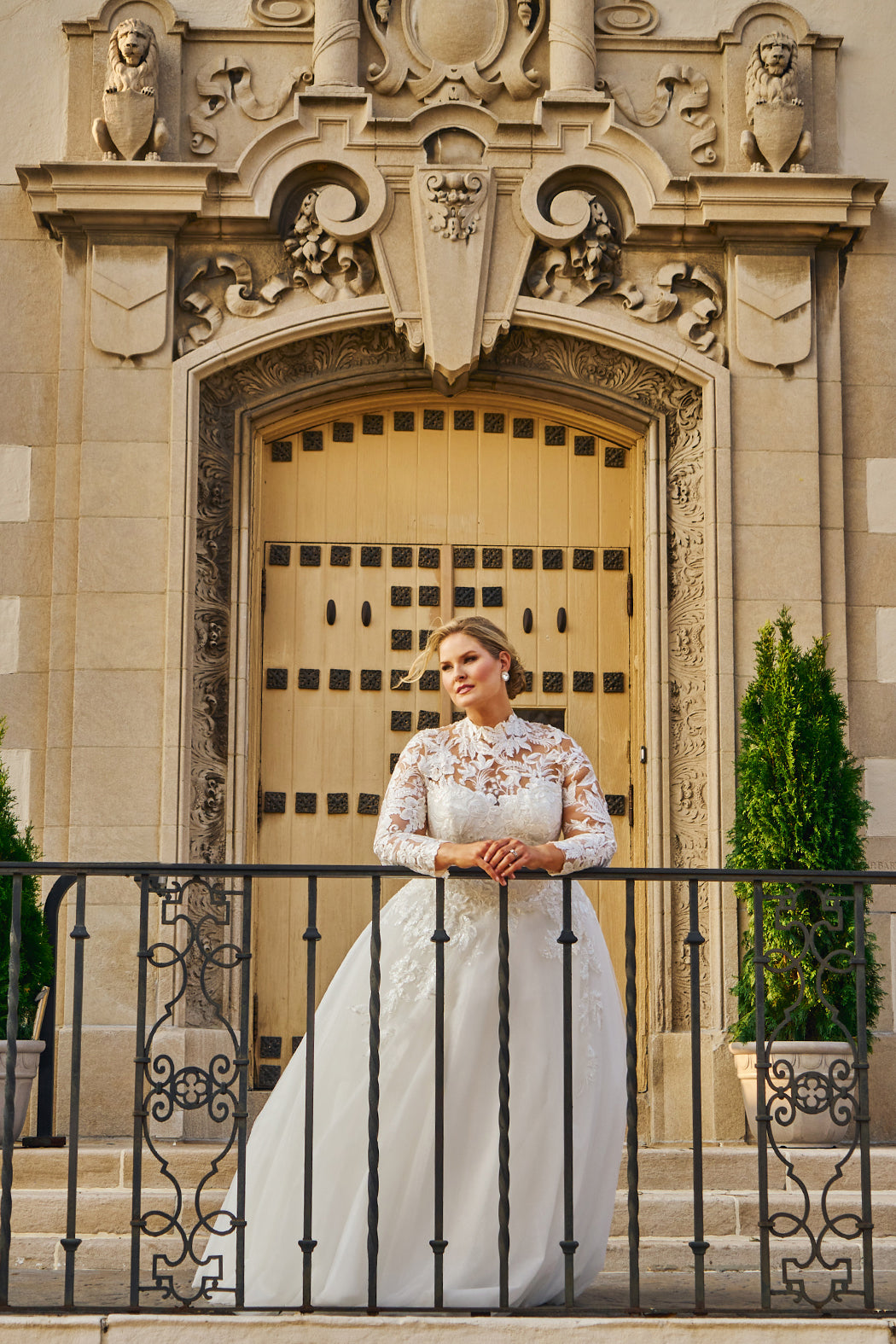 Plus Size Lace Wedding Dresses with Sleeves