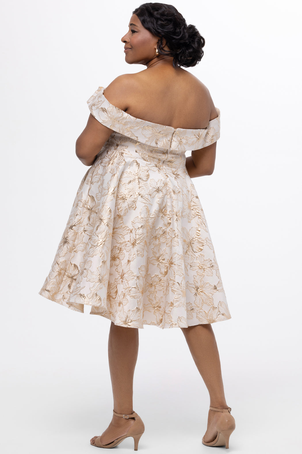 Celebrations by Sydney's Closet CE2610 in Gold Floral. 

Plus size knee-length party dress in metallic gold floral brocde print. Off-the-shoulder neckline, natural waistline and A-line skirt with pockets. 