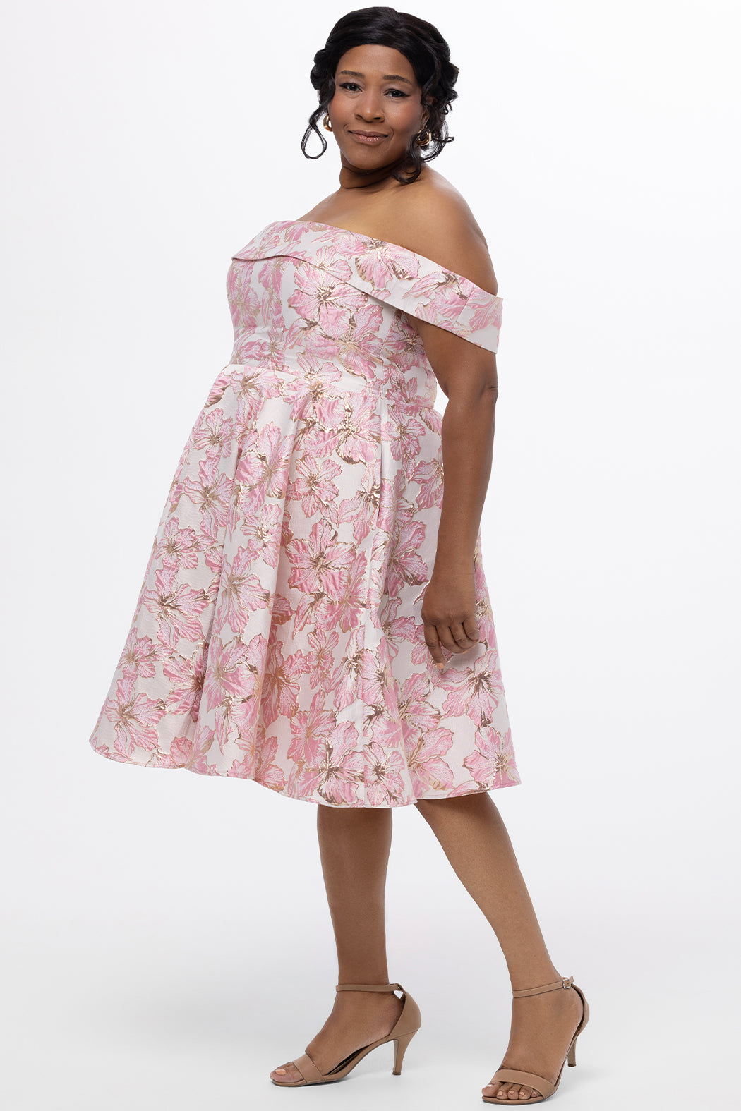Celebrations by Sydney's Closet CE2610 in Light Pink Floral. 

Plus size knee-length party dress in metallic light pink floral brocde print. Off-the-shoulder neckline, natural waistline and A-line skirt with pockets. 