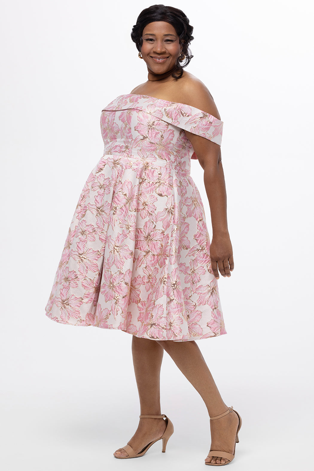 Celebrations by Sydney's Closet CE2610 in Light Pink Floral. 

Plus size knee-length party dress in metallic light pink floral brocde print. Off-the-shoulder neckline, natural waistline and A-line skirt with pockets. 