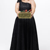Celebrations by Sydney's Closet Style CE2614 in Black

Plus size maxi length formal dress. One-shoulder neckline with detachable bow at high point of shoulder, natural waistline and A-line skirt with pockets. 

Black floral brocade fabric. 

Shown with model holding a Christmas gift.