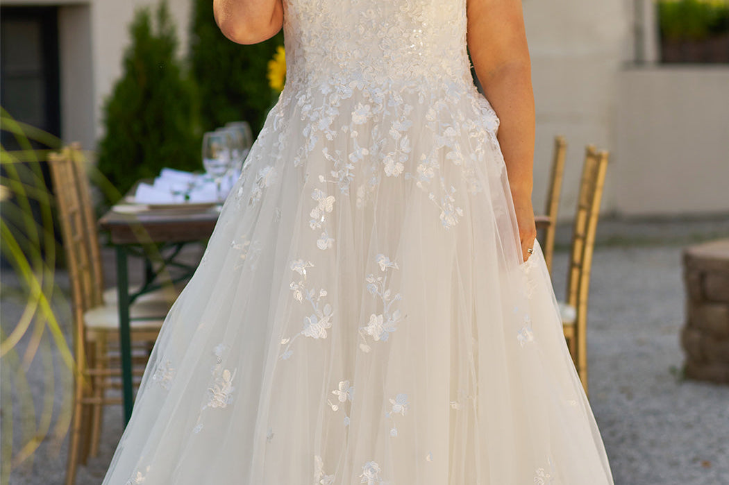 Tulle Lace Appliques Ball Gown Long Sleeve Scoop Wedding Dress Tulle Lace Appliques Ball Gown Long Sleeve Scoop Wedding Dress