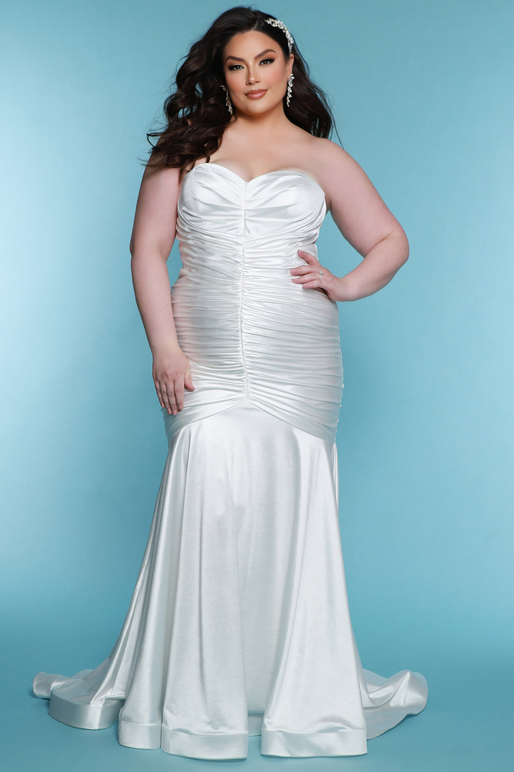 Sydney's Closet SC5319 White. Sweetheart neckline, mermaid/fitted silhouette, ruched to a middle seam, horsehair hem, center back zipper, fully ruched front and back to mid thigh.