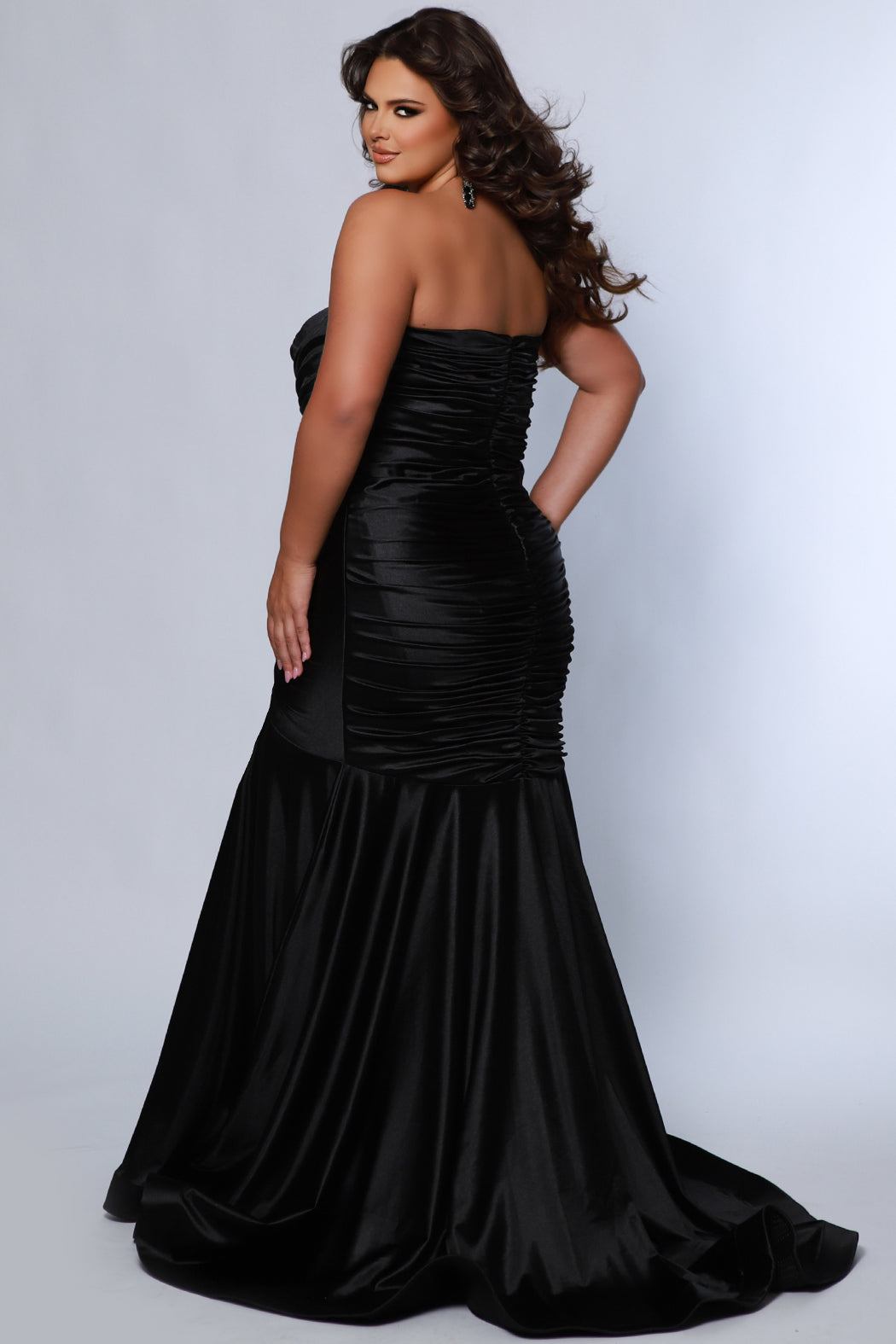 Sydney's Closet SC7364 Black. Stretch Satin, Stretch knit lining, Fitted silhouette, Strapless Sweetheart bodice, optional spaghetti straps, Ruched front and back bodice, Invisible center back zipper, Sweep train, Horsehair hem