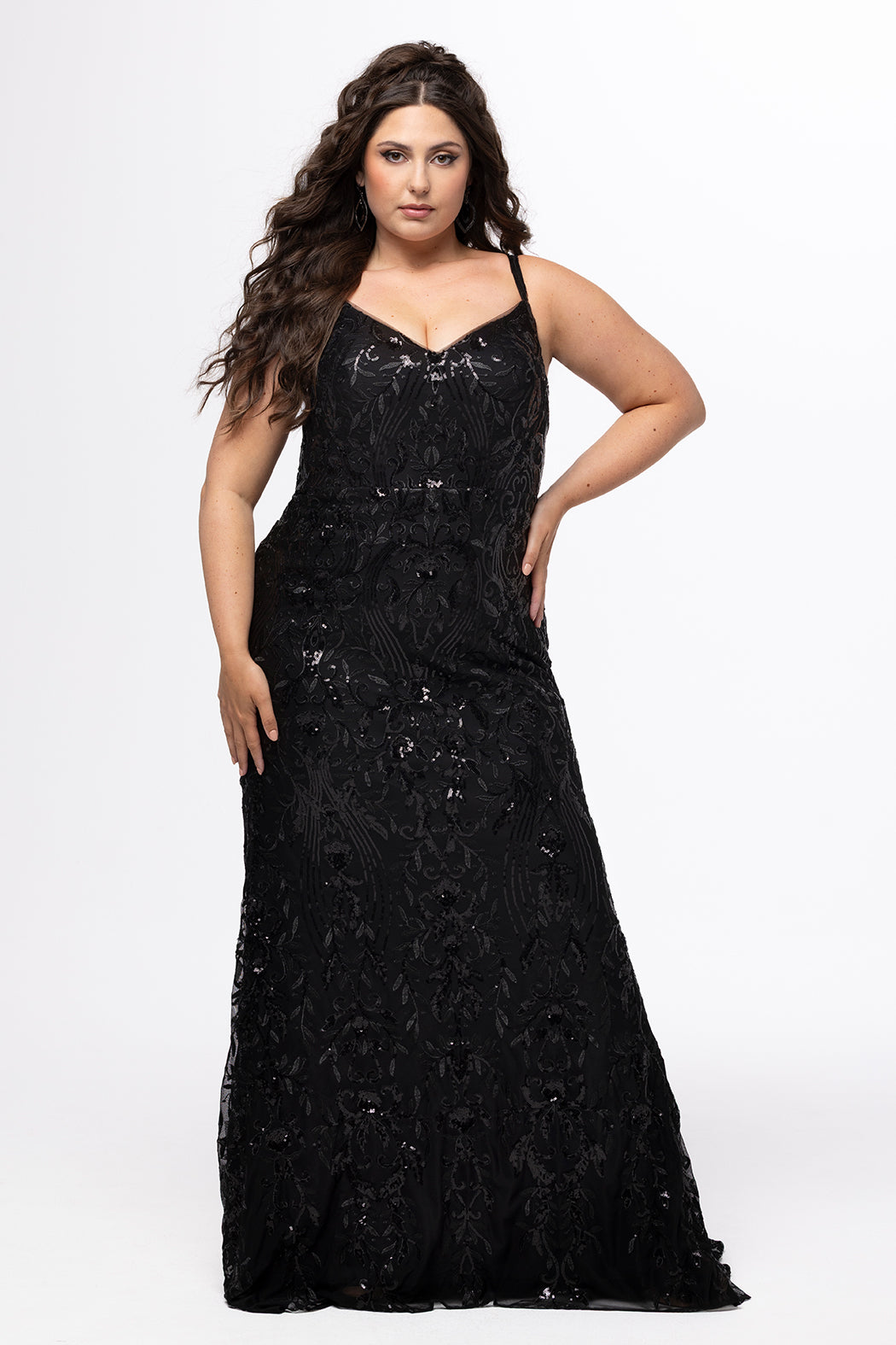 Sydney's Closet SC7429 in black

Plus size slim/fitted silhouette. V-neckline with spaghetti straps, natural waisltine and slim skirt with a sweep train.  Stretch sequin on stretch mesh fabric all over and a stretch knit lining. 