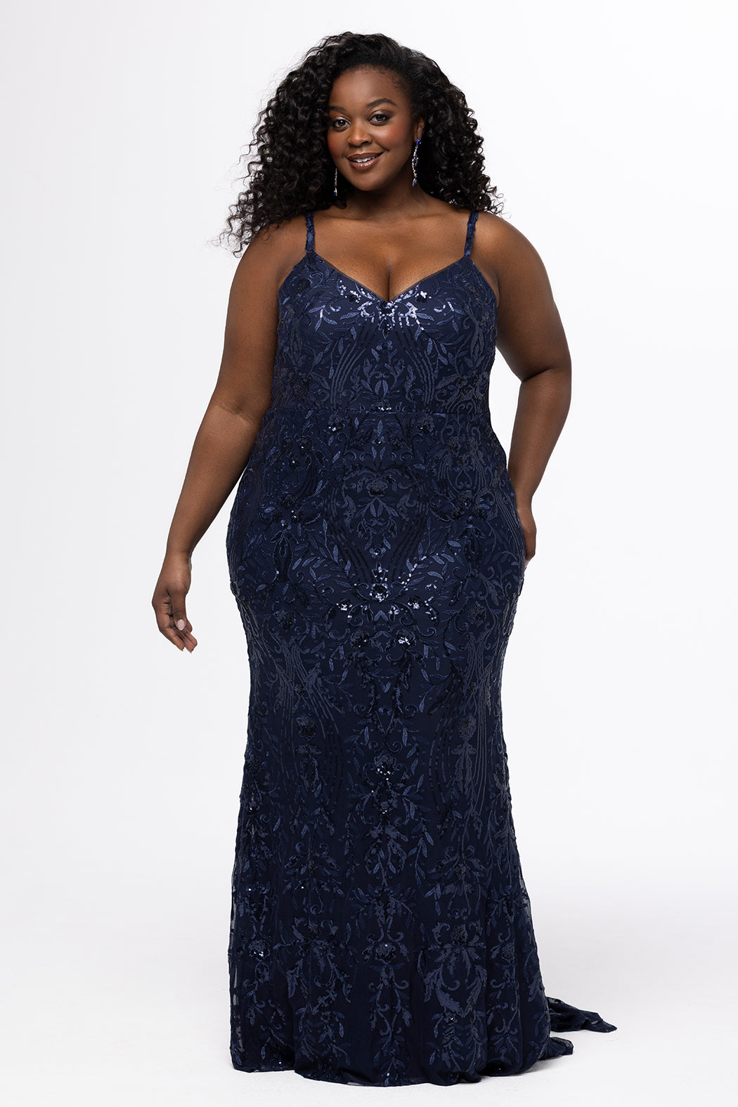 Sydney's Closet SC7429 in navy

Plus size slim/fitted silhouette. V-neckline with spaghetti straps, natural waisltine and slim skirt with a sweep train.  Stretch sequin on stretch mesh fabric all over and a stretch knit lining. 
