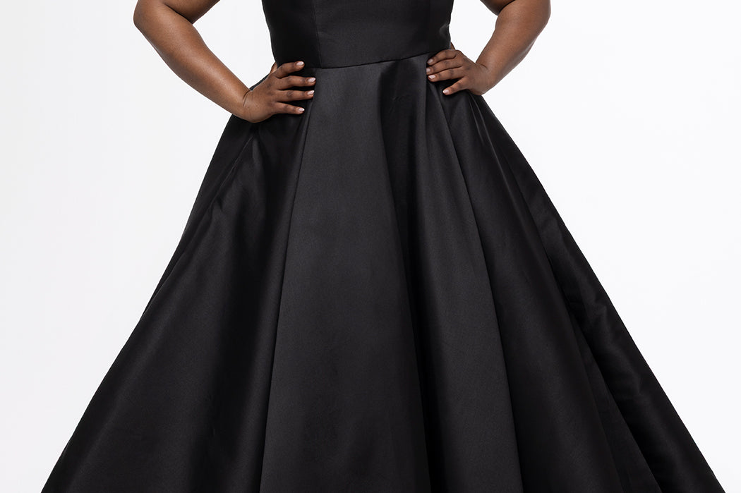 Sydney's Closet style SC7444 in black

A-line silhouette, square neckline with wide straps and detachable bows at high point of shoulder. Natural waistline, full A-line skirt with pockets and crinoline. 