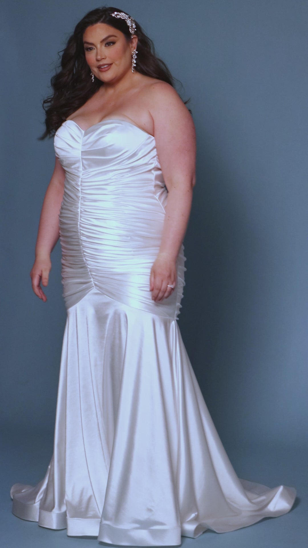 Sydney's Closet SC5319 White. Sweetheart neckline, mermaid/fitted silhouette, ruched to a middle seam, horsehair hem, center back zipper, fully ruched front and back to mid thigh.