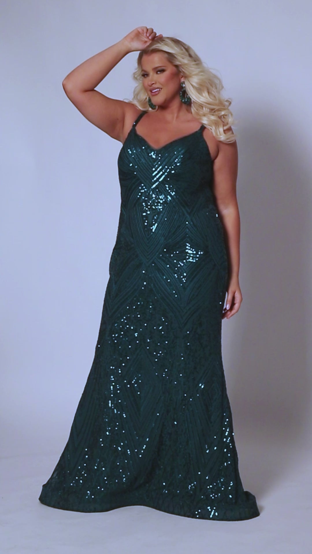 Sydney’s Closet SC7340 product video. Slim Silhouette, fitted Bodice and a slim skirt with Spaghetti Straps. Natural Waistline, V-neckline and Center-back Zipper. Sequins over stretch knit lining.