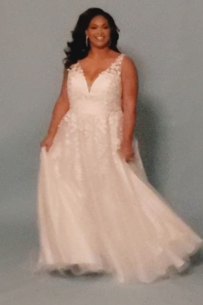 SC5256 Jasmine Wedding Dress by Sydney's Closet, Aline plus size wedding dress with shimmer tulle and straps, zipper back and floral embroidered lace, available in Ivory