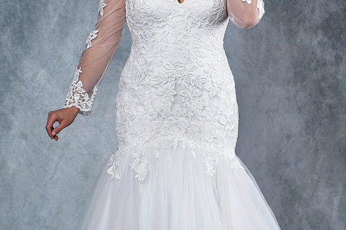 Black Lace Plus Size Fitted Mermaid Wedding Dress Sleeves