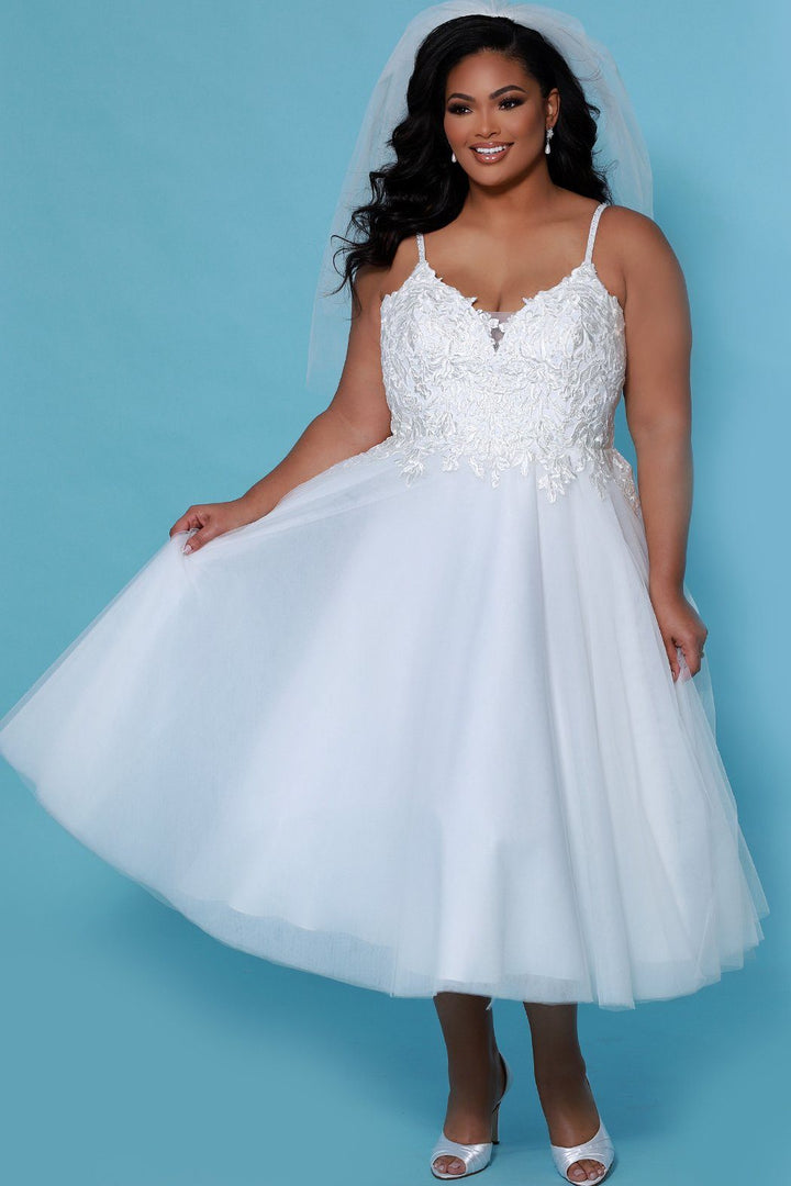 Daisy Plus Size Tea-Length Lace Tulle Wedding Dress – Sydney's Closet
