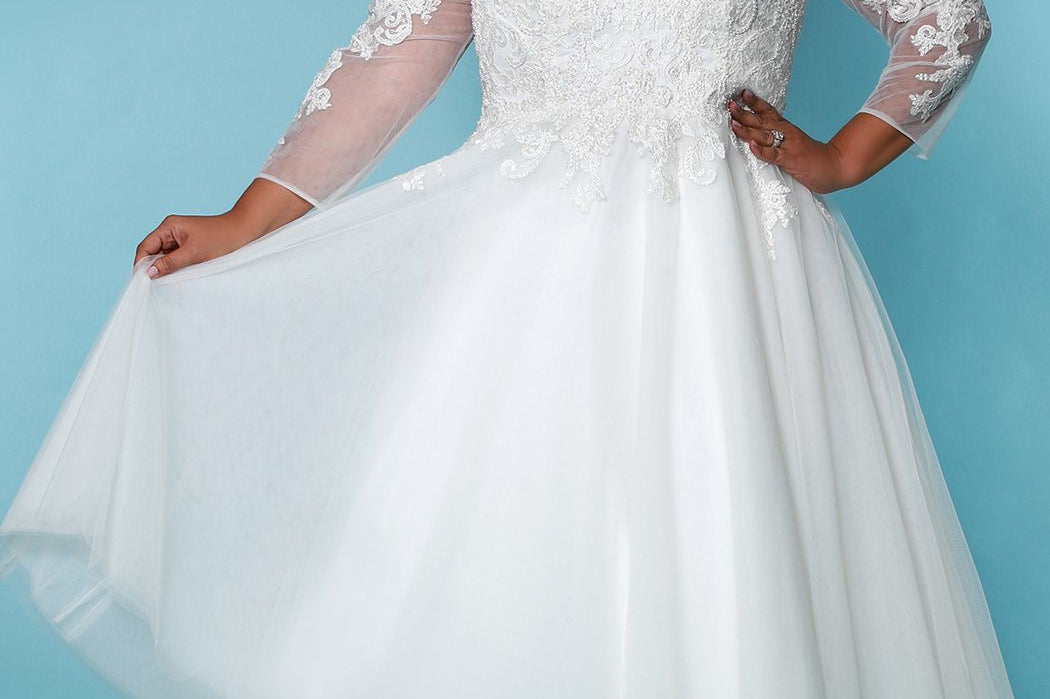 SC5265 short plus size wedding dress vintage lace with long sleeve and poufy tulle skirt