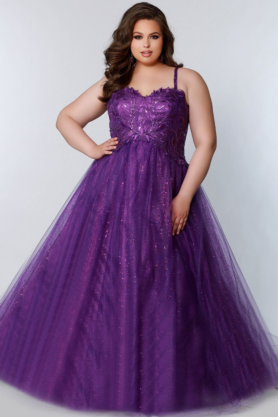 Plus Size Hollywood Lace Empire-Waist Prom Dress