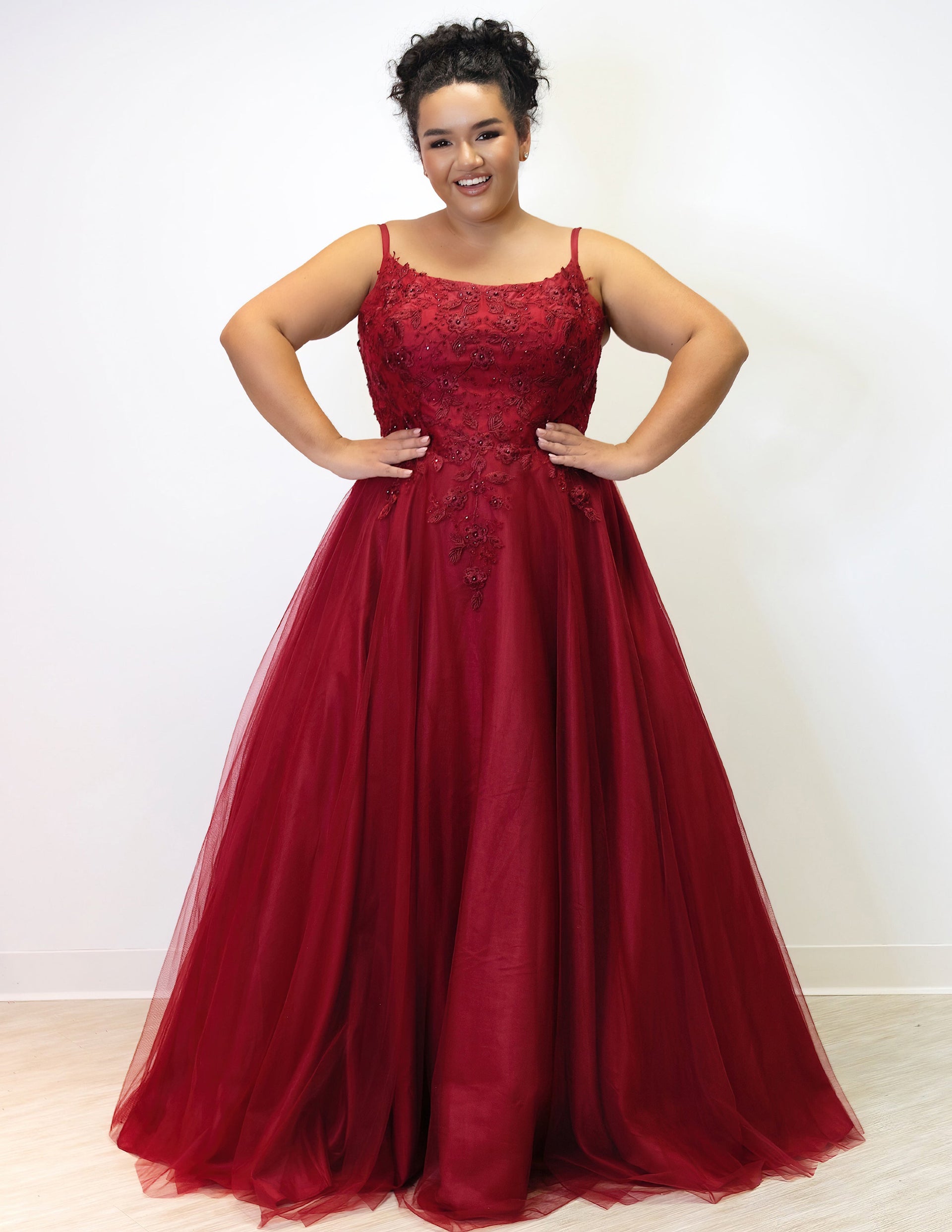 This week, Suzi from Fairview Pointe-Claire in Montreal talks about our  gorgeous prom dresses & invites you to stop by to find your dream dress.  👗